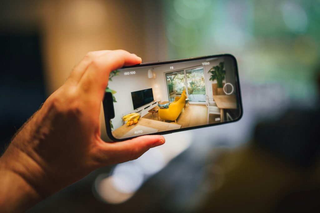 Objets connectés grand public envoyant leurs données vers le cloud — dépendance et vie privée